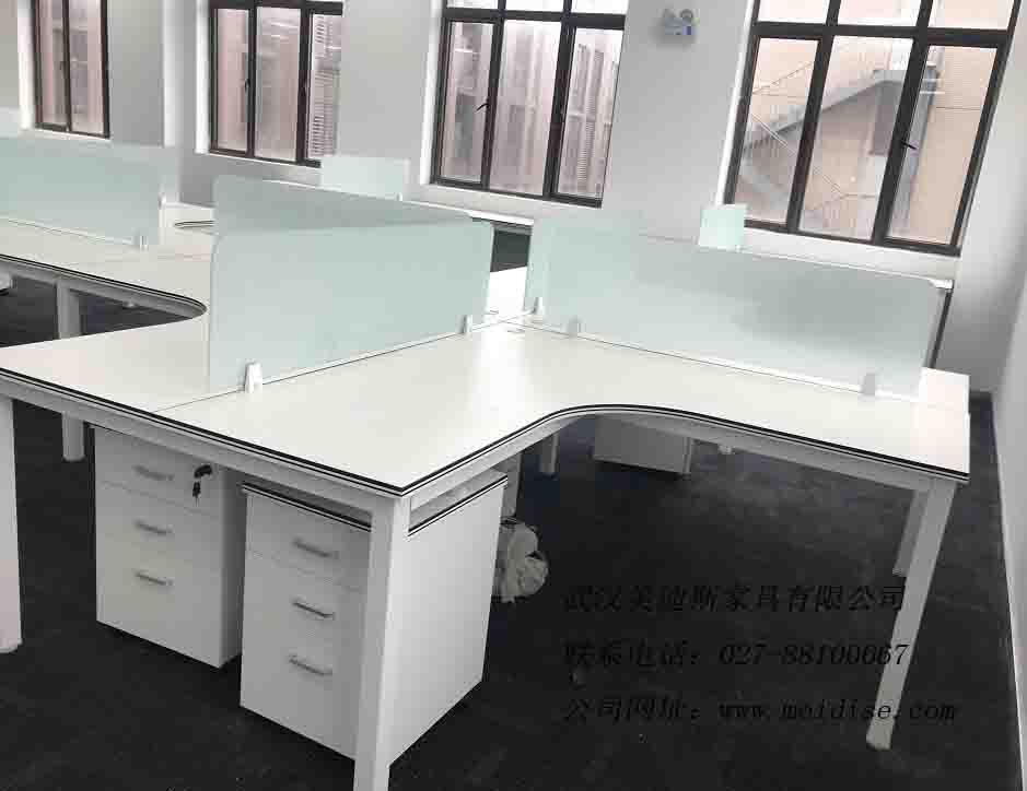 屏風卡位.jpg 屏風卡位.jpg